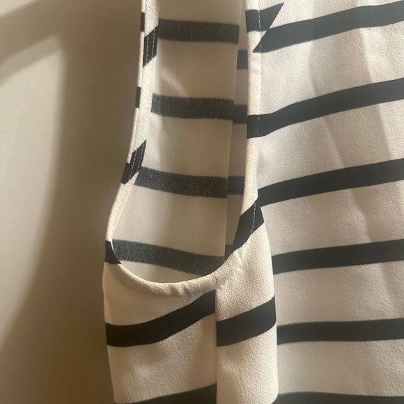 Madewell xs white with black stripe blouse, sleeveless diagonal pattern on front - Picture 3 of 7